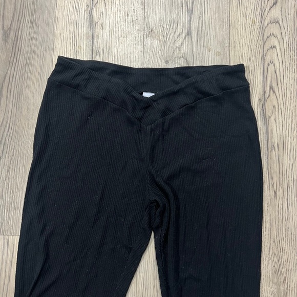 Colsie Crossover Ribbed Flares - Picture 3 of 4